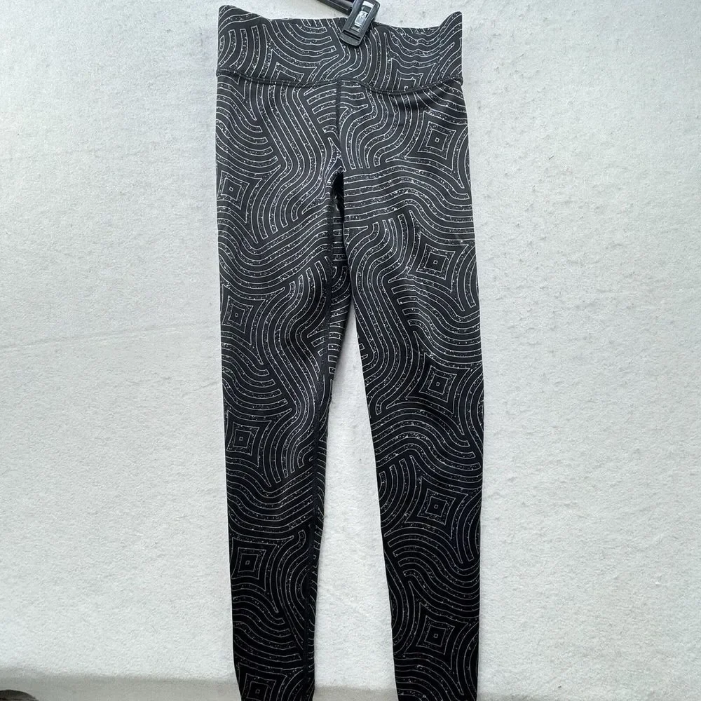 TEREZ Galaxy Psychedelic Printed Athletic Leggings Size‎ XS Crop Capri 26
